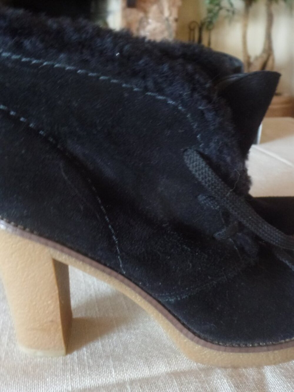 🖤 BCBGirls Black Suede Ankle Booties Size 8B Euro 38